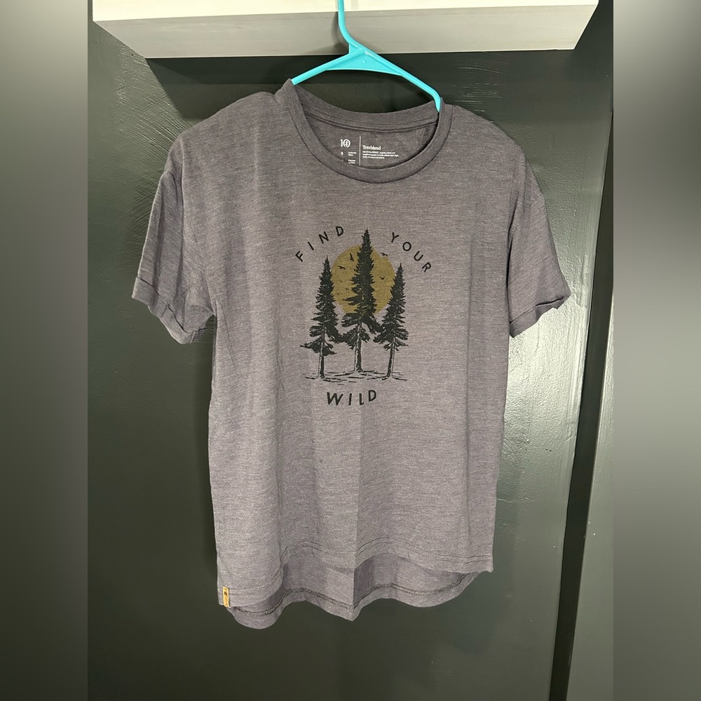 Tree blend from Buckle size S graphic tee.